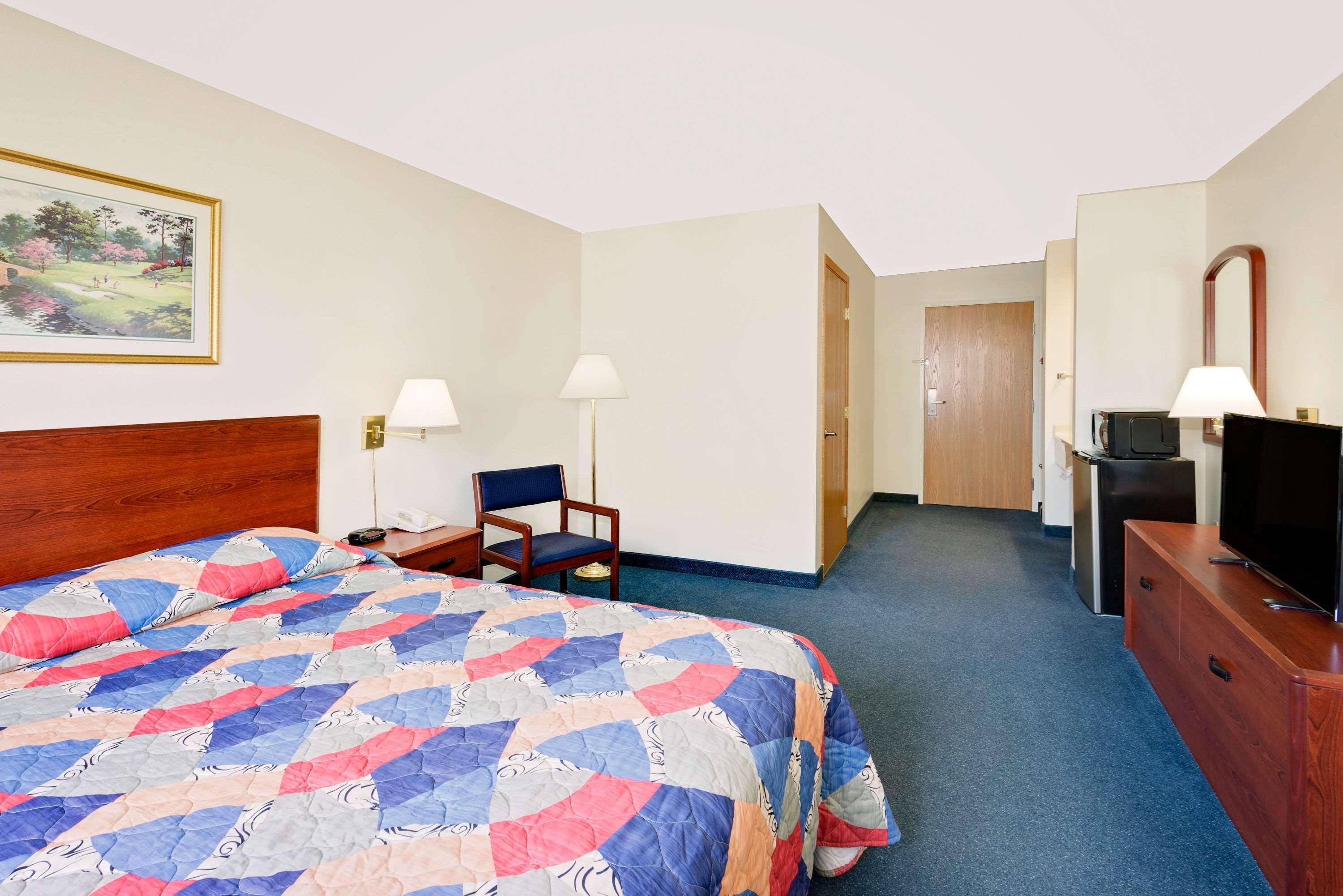 Super 8 By Wyndham Emmetsburg Hotel Exterior photo
