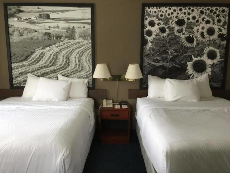 Super 8 By Wyndham Emmetsburg Hotel Exterior photo
