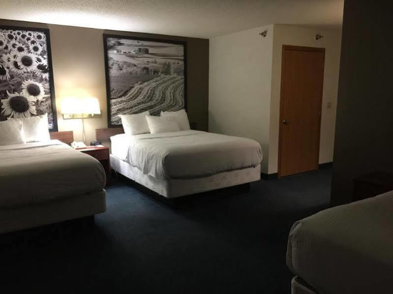 Super 8 By Wyndham Emmetsburg Hotel Exterior photo